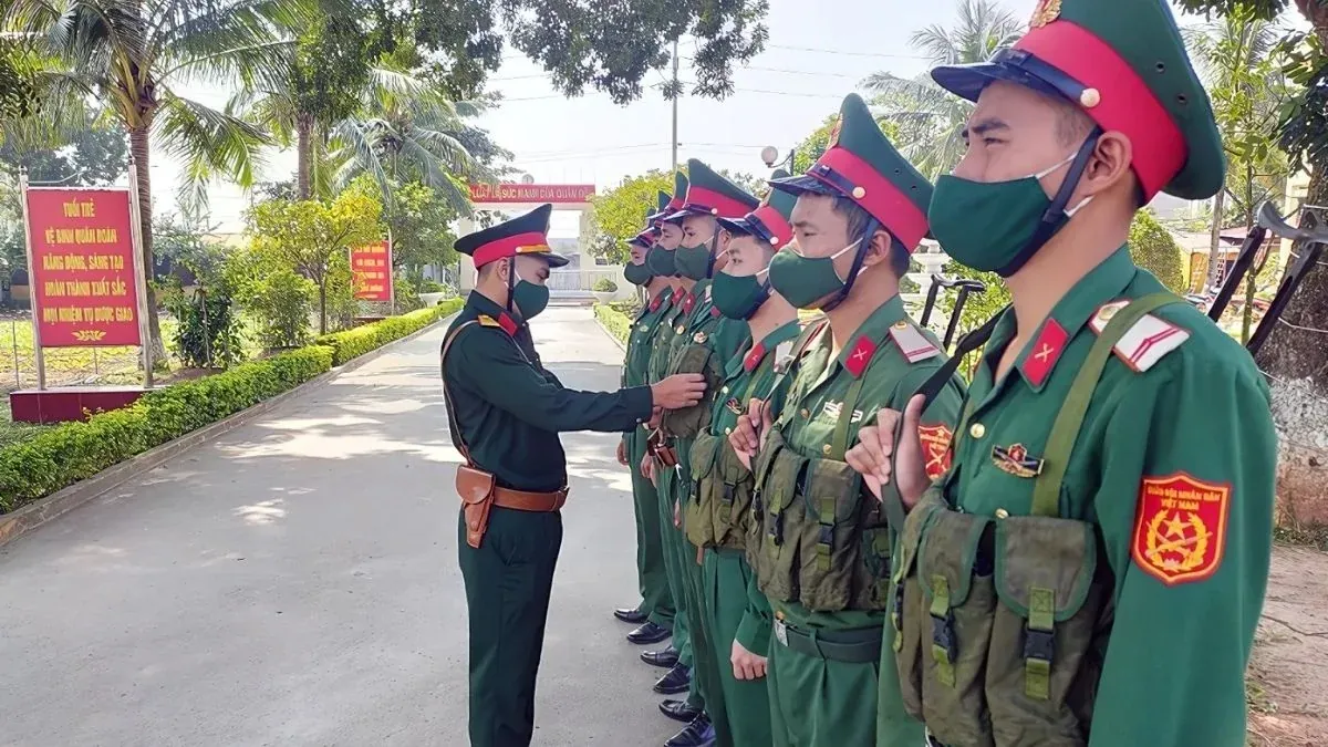 100+ ảnh chú bộ đội đẹp nhất: Khoảnh khắc cảm động đáng nhớ · ảnh 2